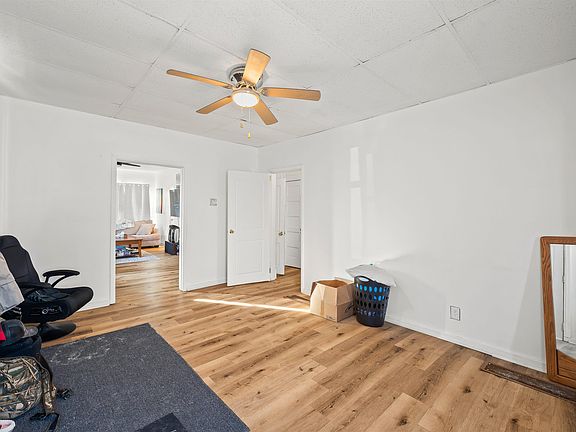 4th image of 809 Rose St