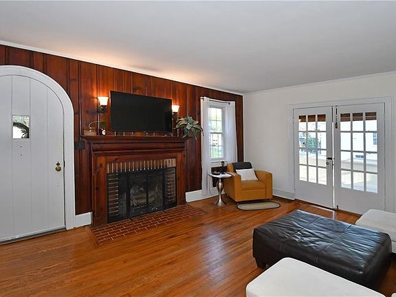 3rd image of 122 Linbrook Dr
