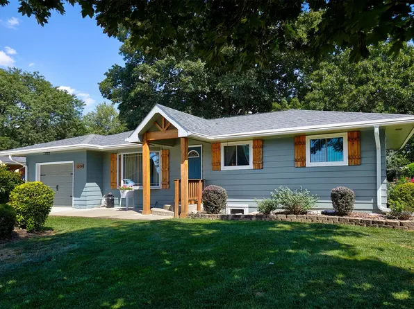 1306 Country Club Rd, Indianola, IA 50125