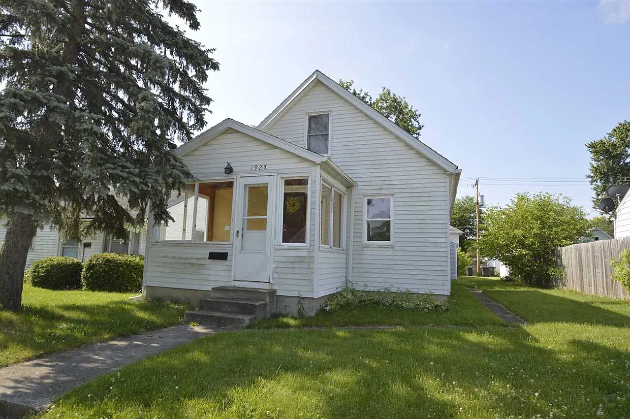 1925 Emerson Ave photo 1