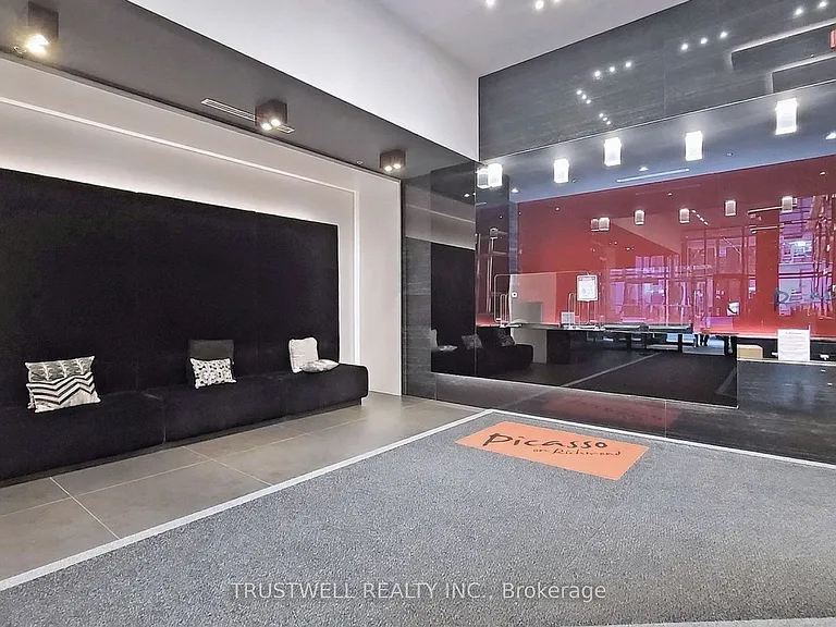 318 Richmond St W #1810 — Photo 21