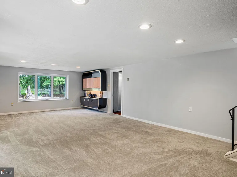 601 Cathcart Rd — Photo 22