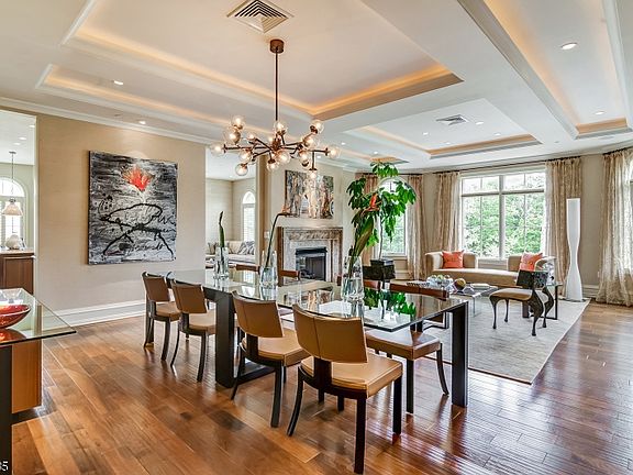 3rd image of 403 Metzger Dr