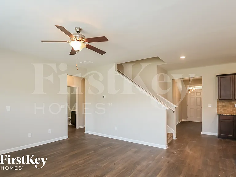 2102 Massey Ln — Photo 4