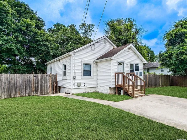111 Bark Avenue, Central Islip, NY 11722