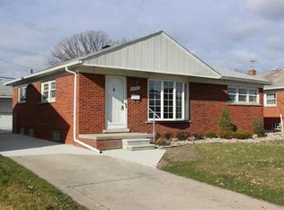 25307 San Rosa Dr, Saint Clair Shores, MI
