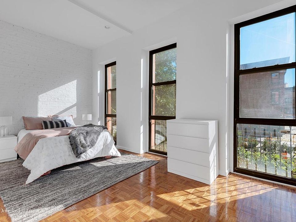 1st image of 165 Park Pl #1