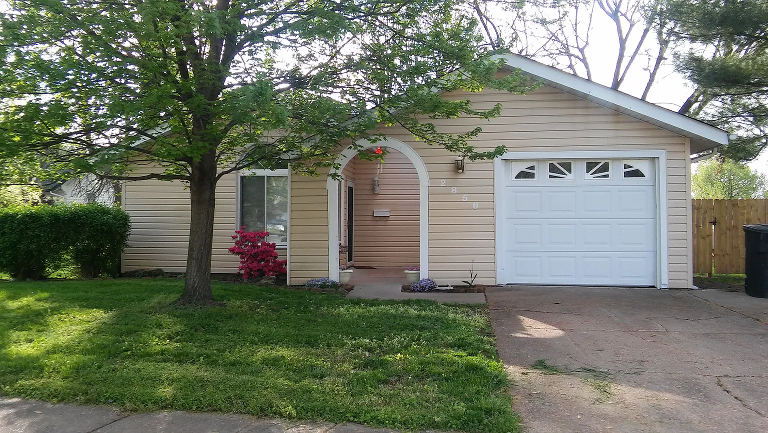 2850 Sherwood Dr photo 1