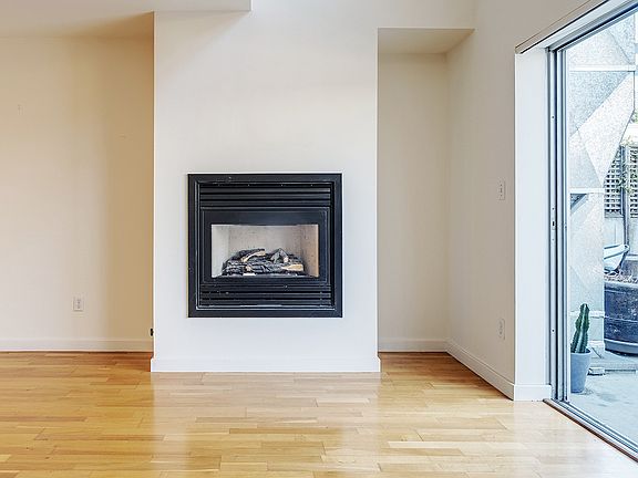 4th image of 1720 Clay St APT 3