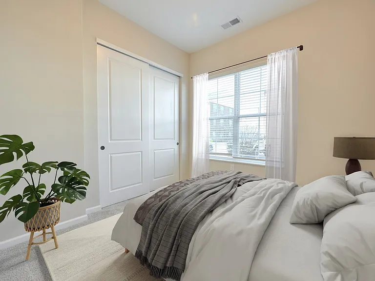 Fairmont Apartments — Photo 14
