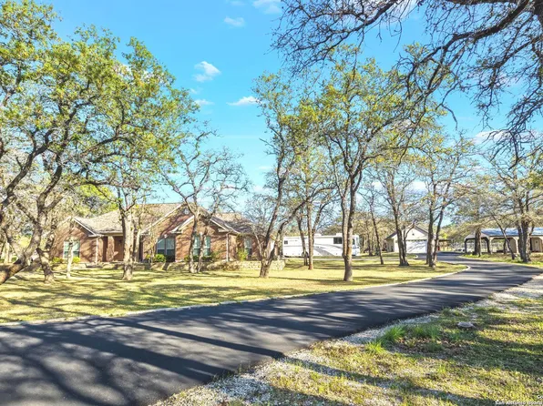 1993 BENTWOOD DR, Floresville, TX 78114