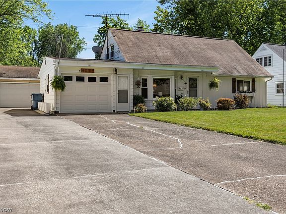 2nd image of 4890 Beachwood Dr