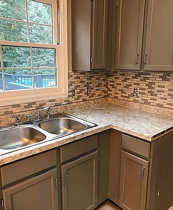 5th image of 3245 Woodfield Dr