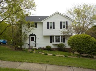 104 Glenmore Dr, Coraopolis, PA 15108