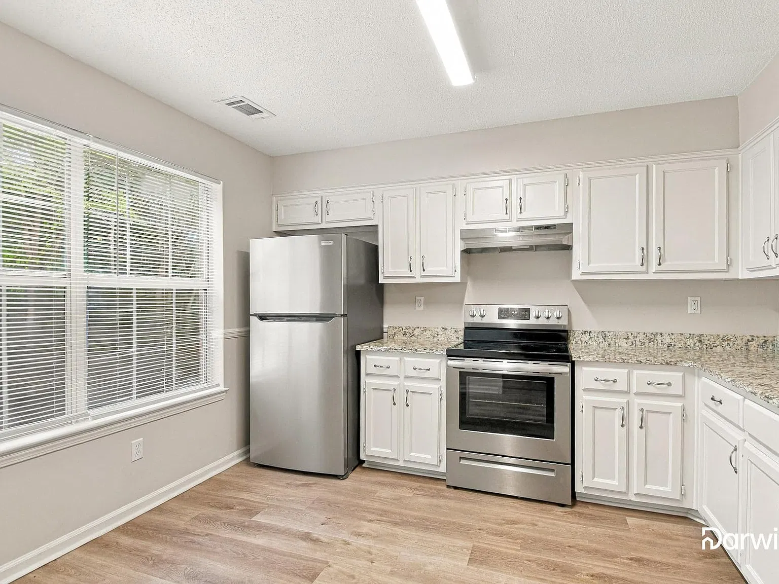 2 bed, 1.5 bath, 1135 sqft, $1,550 — Photo 2