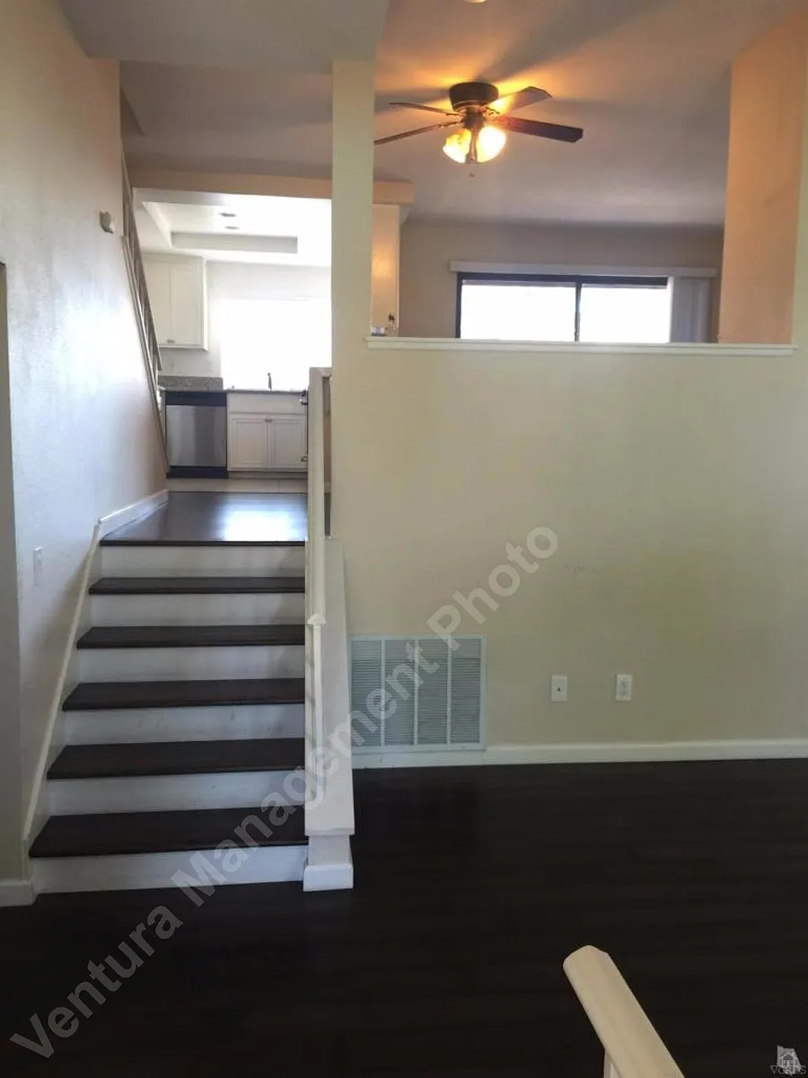 Building Photo - 2420 Chandler Ave #4
