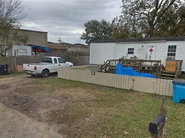 3605 Delille St, Chalmette, LA 70043
