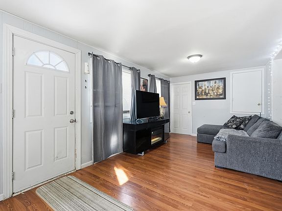 2nd image of 2319 Kenwood Ave