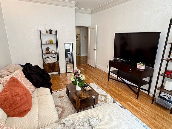 3rd image of 57 Manchester Rd APT 2