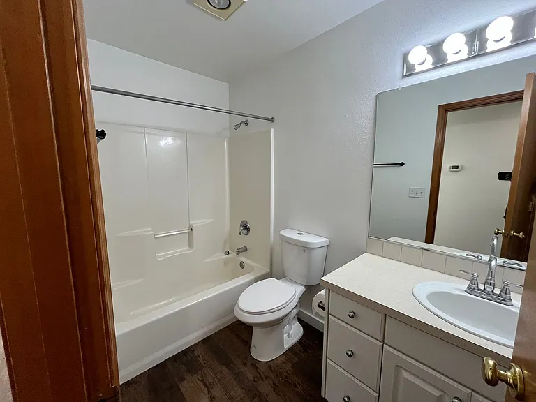 225 W Dartmouth St — Photo 25