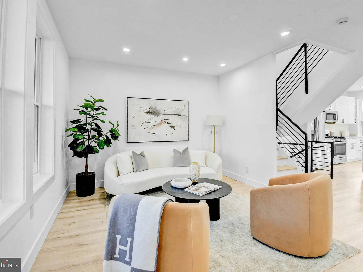 4 bed, 3.5 bath, 1944 sqft, $5,500 — Photo 1