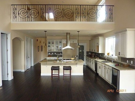 4th image of 10039 NE 30th Pl