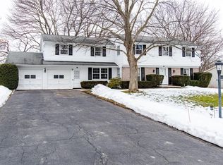 44 Foxbourne Rd, Penfield, NY 14526