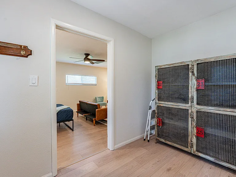 348 N Vine St #S — Photo 15
