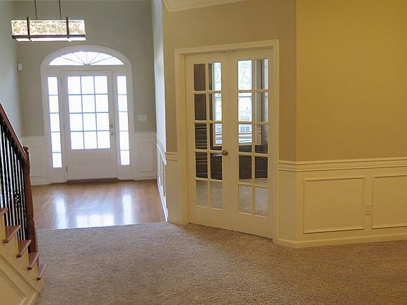 4th image of 102 Westmont Way