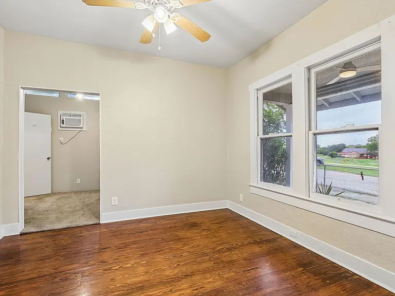 2310 N Sabinas St — Photo 15