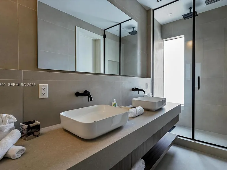 984 SW 10th St #1 — Photo 32