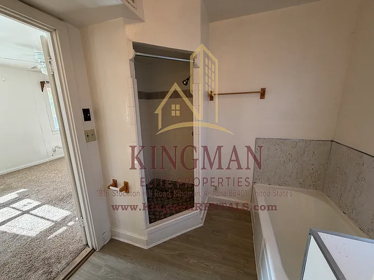 907 Valley View Ave — Photo 2