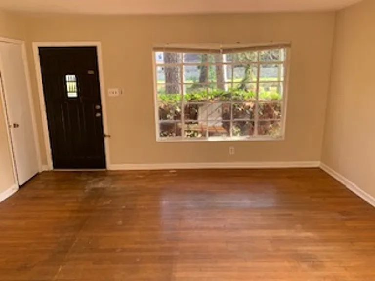 418 Durande Dr — Photo 2