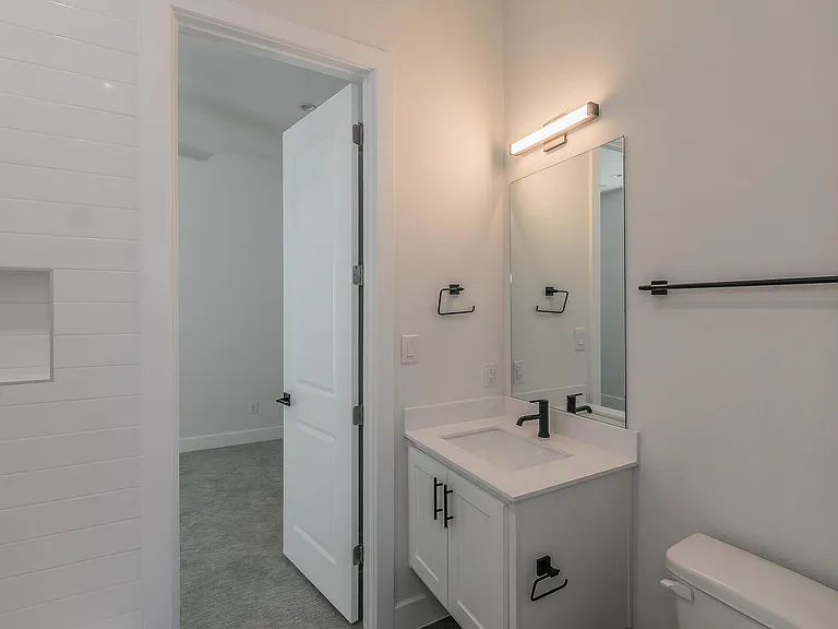 682 W Main St — Photo 11