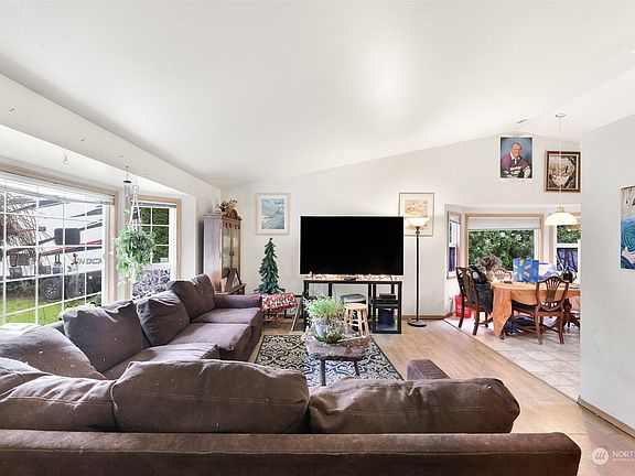 3rd image of 8226 51st Avenue NE