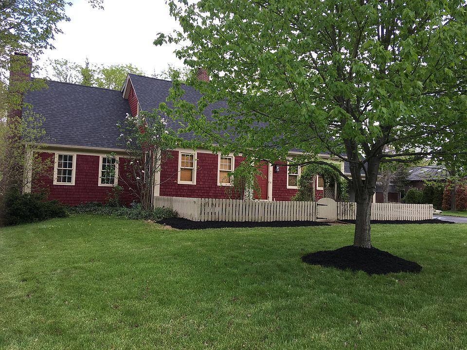 1st image of 441 Chatsworth Ln