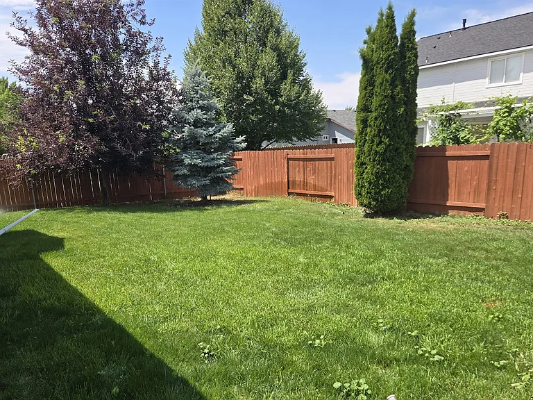 2000 E Doberman Dr #1 — Photo 4