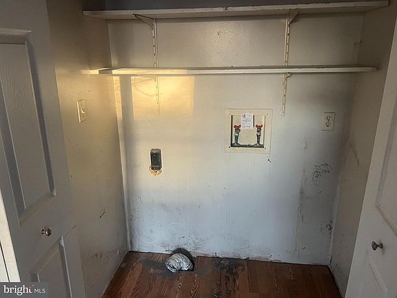 5th image of 529 Main St