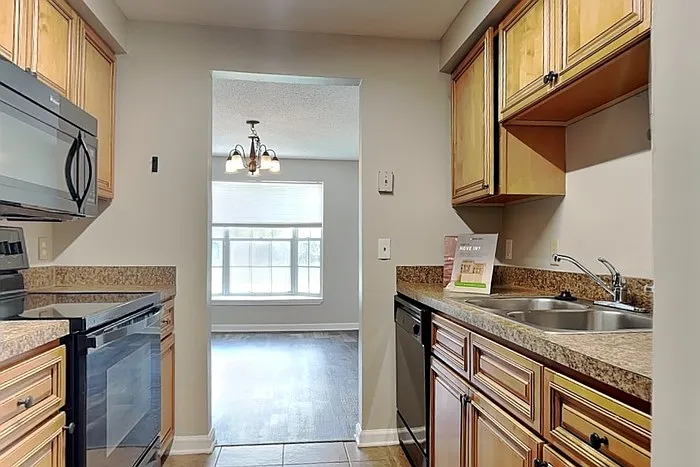 2626 Pinewood Blvd S — Photo 11