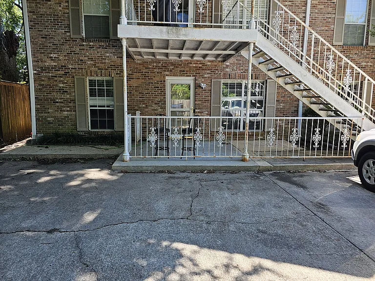 904 N Montgomery St — Photo 19