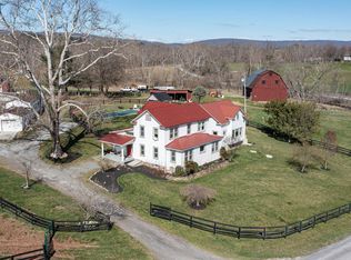 19643 Woodtrail Rd, Round Hill, VA 20141