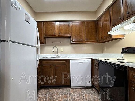 4th image of 3831 S 46th St #2
