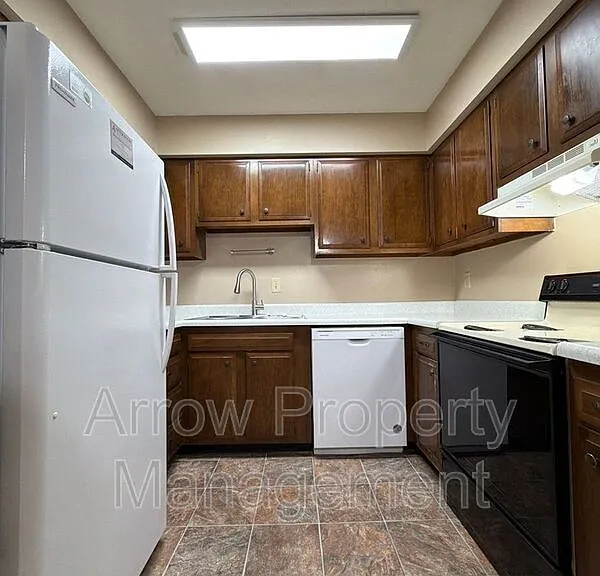 3831 S 46th St #2 — Photo 4