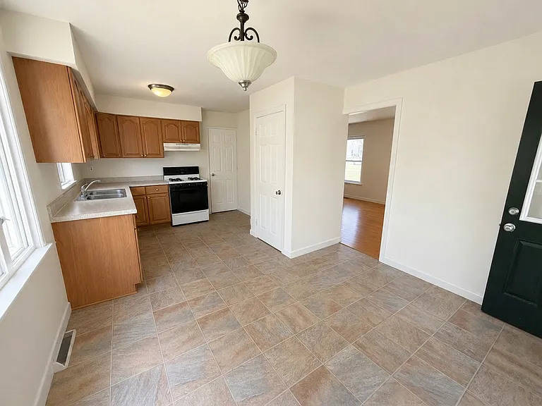 53 N Main St #1A — Photo 4