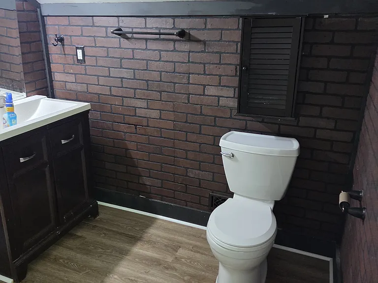 402 Pinecrest St — Photo 17