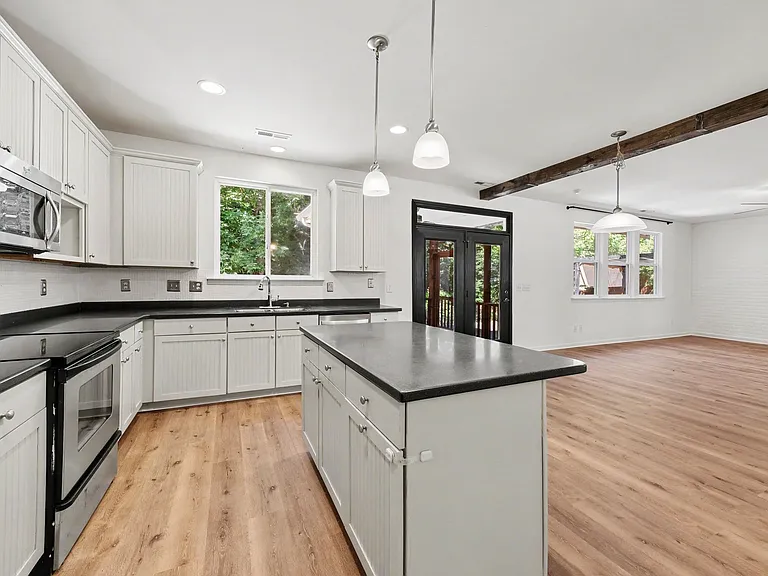 508 Ashburn Ln — Photo 11