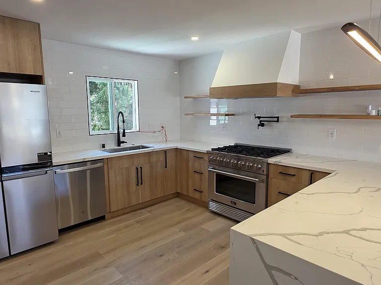373 Avalon Dr — Photo 8