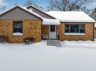 11 Cemetery Rd, Lancaster, NY 14086