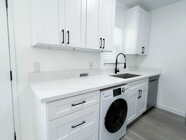 1506 1/2 Maple St #1506 — Photo 29