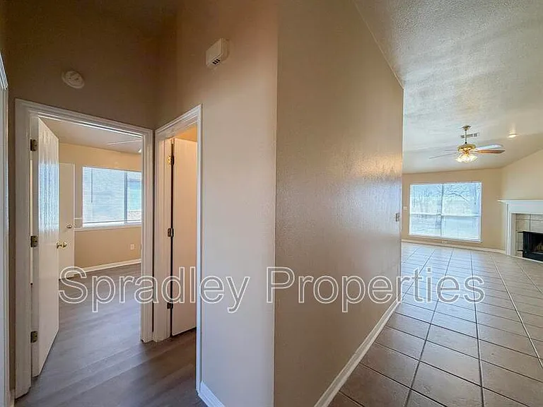 217 Meadowbrook Dr — Photo 3